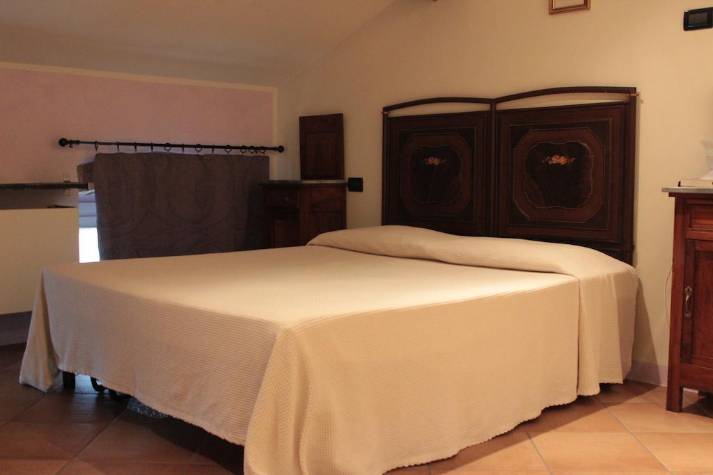 Agriturismo Arte Contadina Fiorenzuola dʼArda الغرفة الصورة